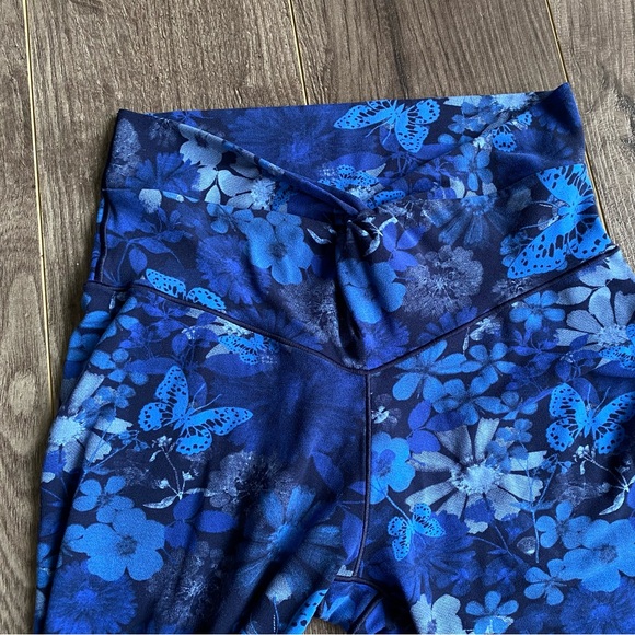 OFFLINE By Aerie Real Me Xtra Twist high rise Leggings blue Floral & butterfly - Picture 5 of 10